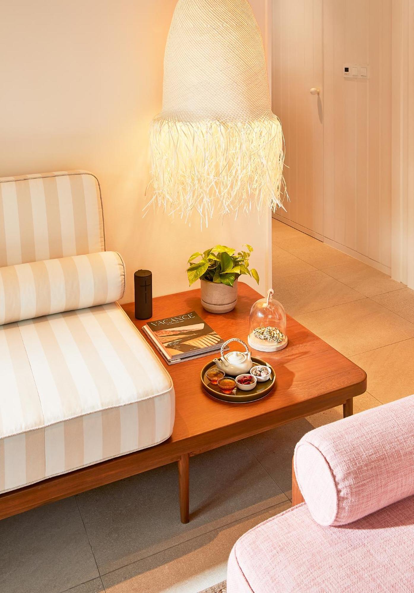 The Standard, Hua Hin Hotel Room photo A coffee table